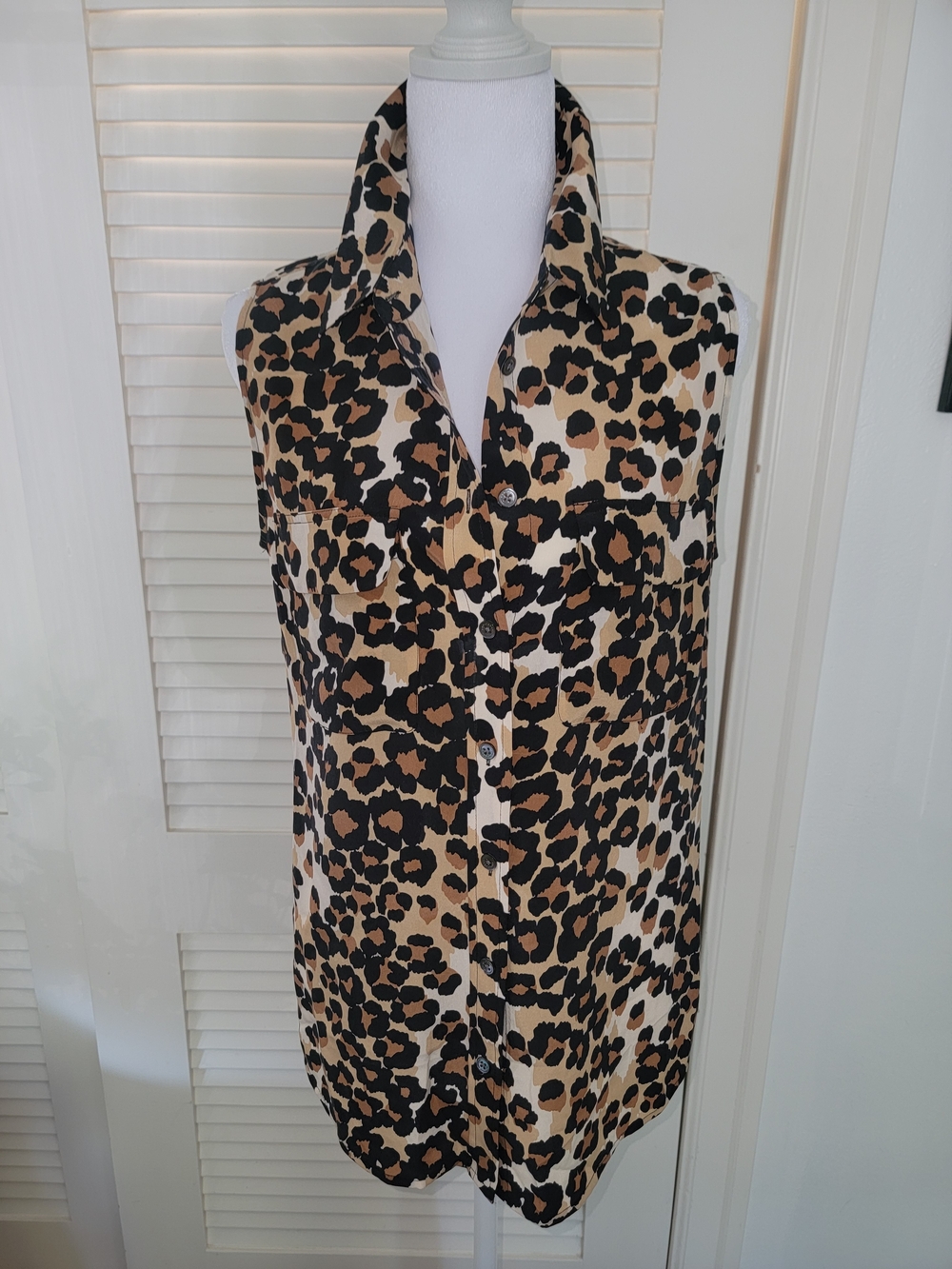 Sleeveless Leopard-Print Button Front Blouse in Tan/Black/Cream